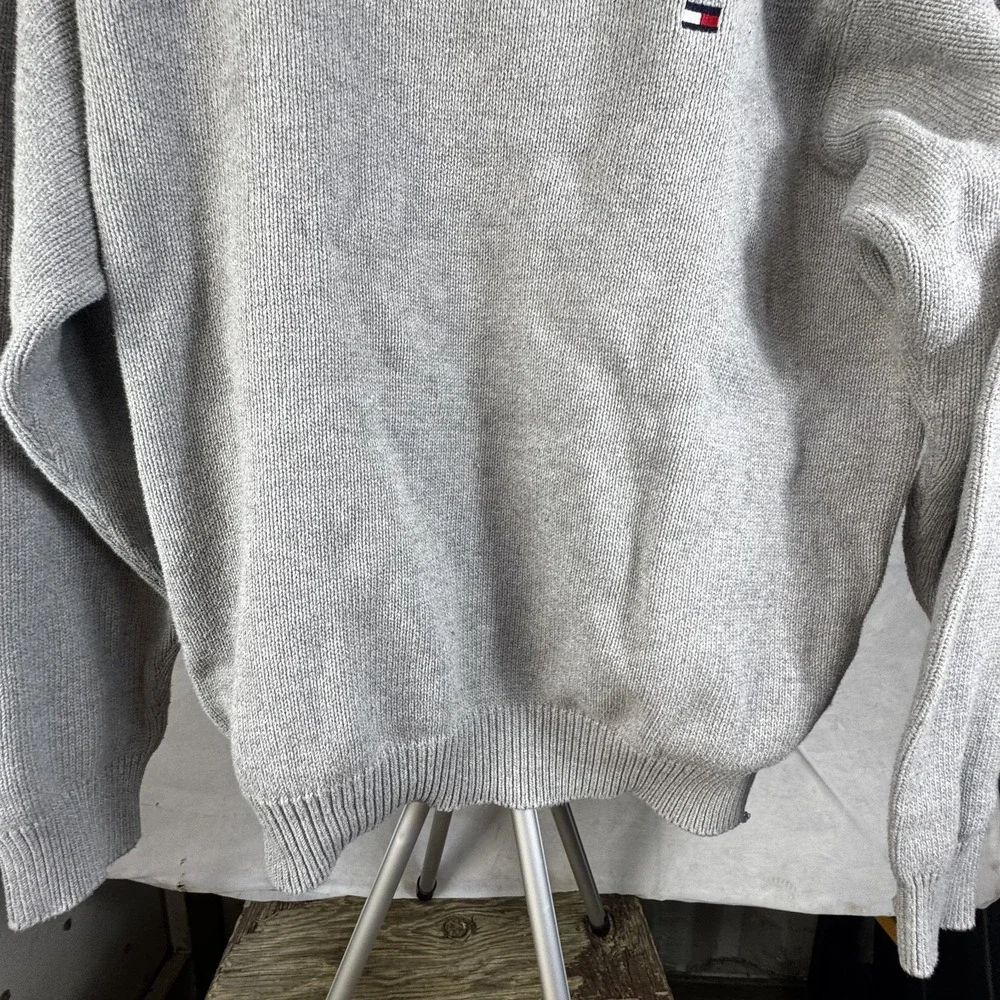 Tommy Hilfiger Sweater Men's Large Gray Tight Knit Embroidered Logo Ribbed Hem
